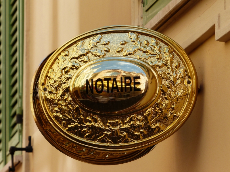 notaire-LE CASTELLET-min_advertising-golden-metal-money-lighting-brass-1013060-pxhere.com